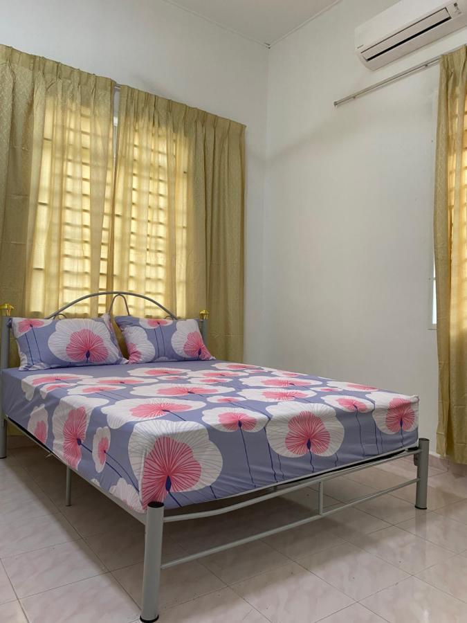 Cempaka Homestay Parit Raja Luaran gambar