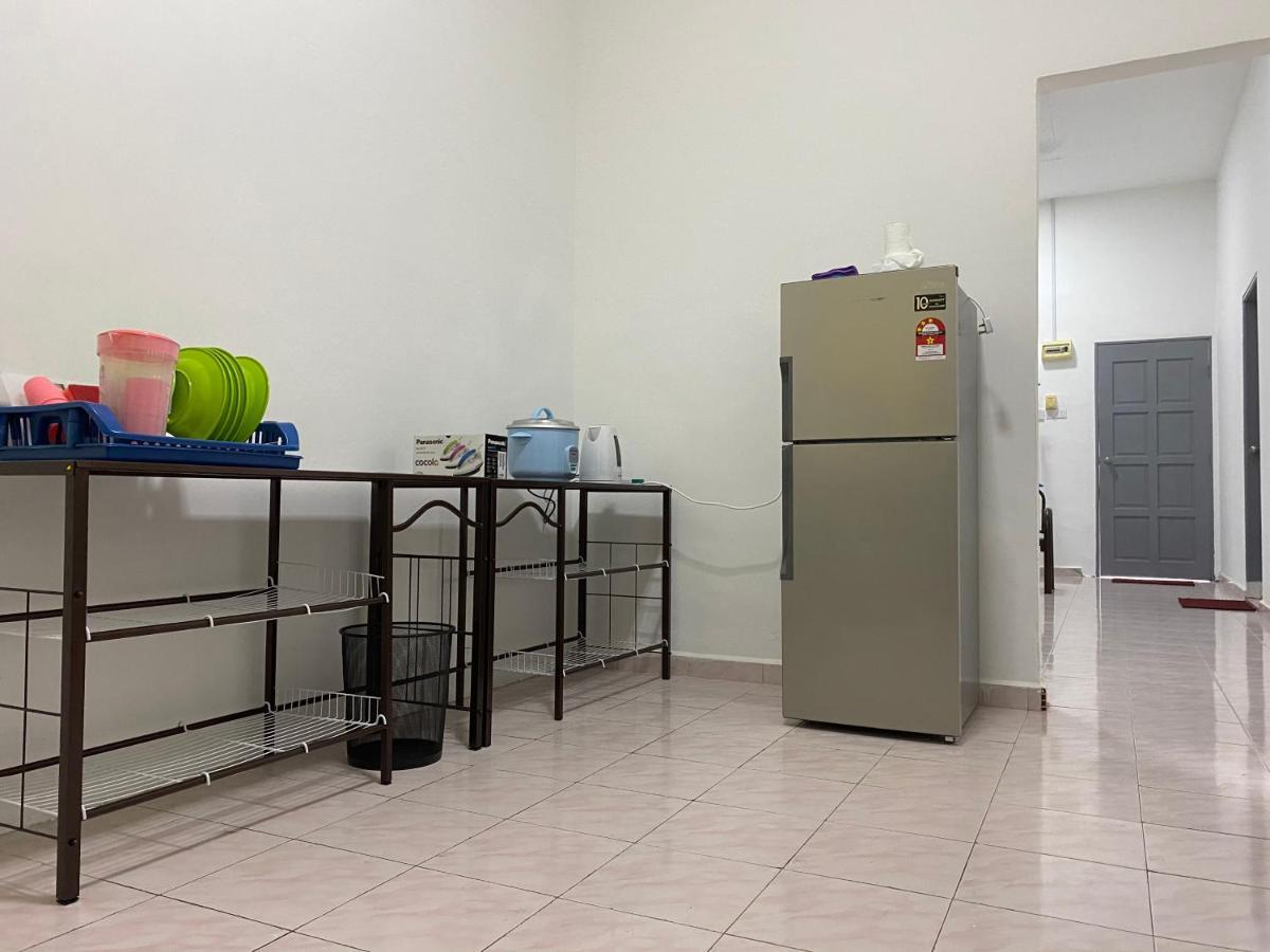 Cempaka Homestay Parit Raja Luaran gambar