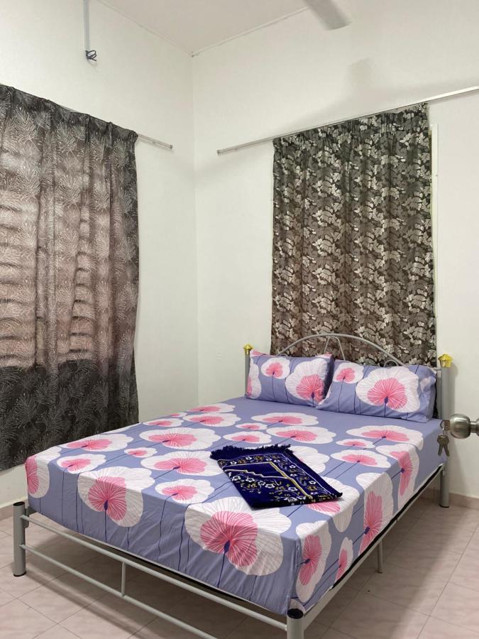 Cempaka Homestay Parit Raja Luaran gambar