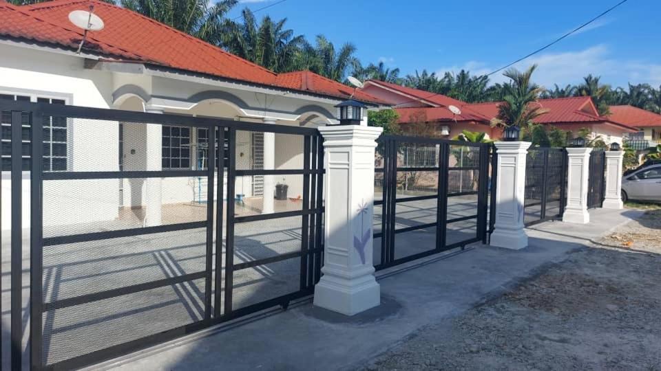 Cempaka Homestay Parit Raja Luaran gambar