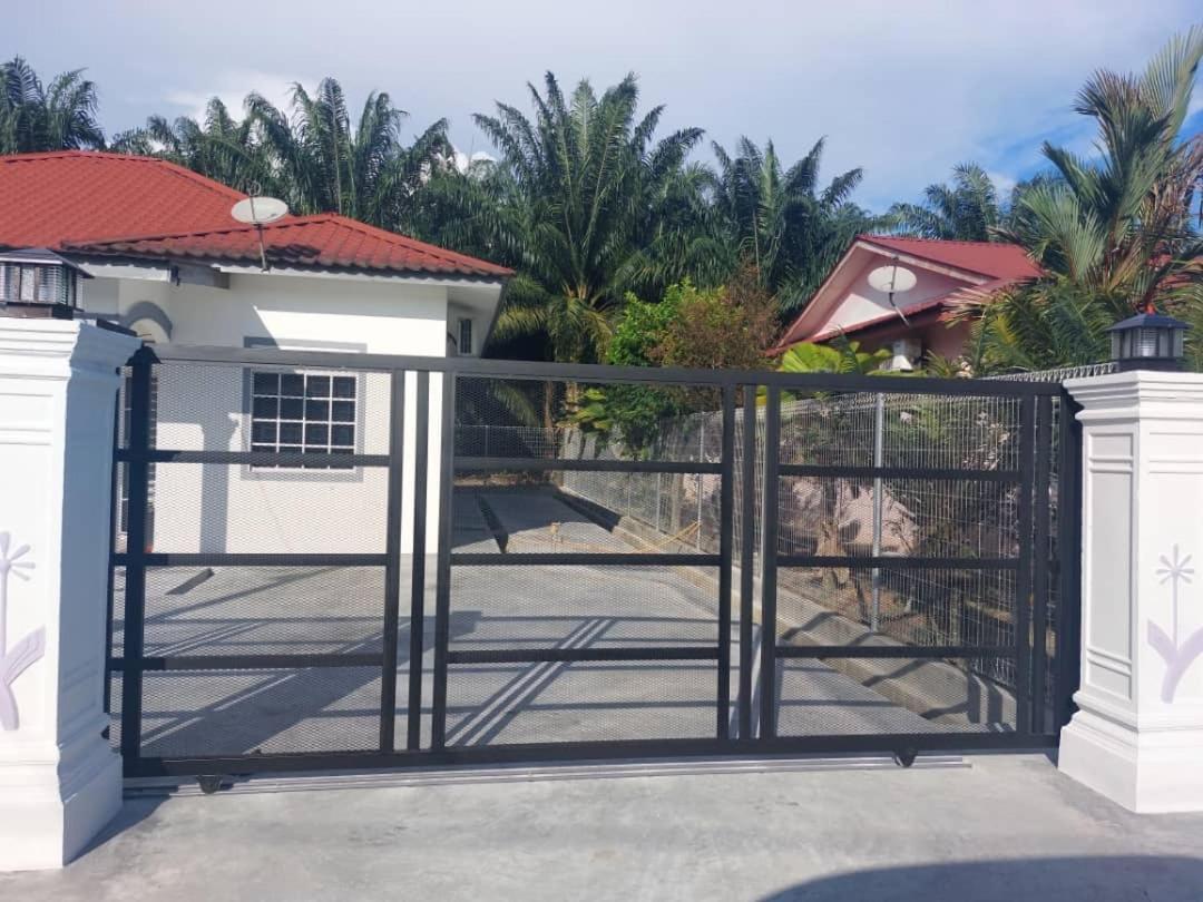 Cempaka Homestay Parit Raja Luaran gambar
